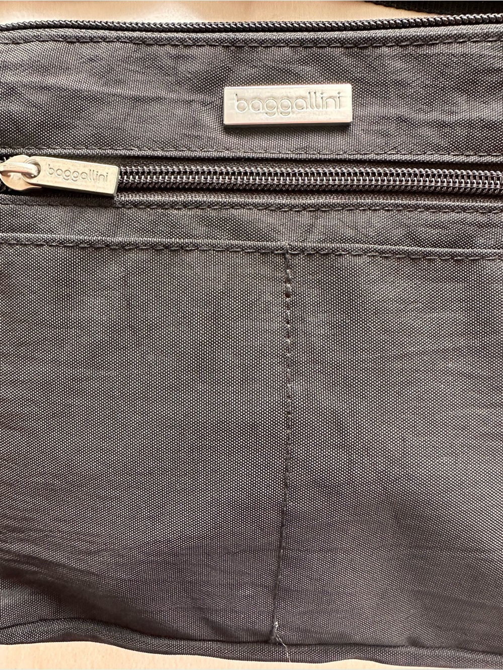 Baggallini Black Crossbody. - Picture 2 of 12